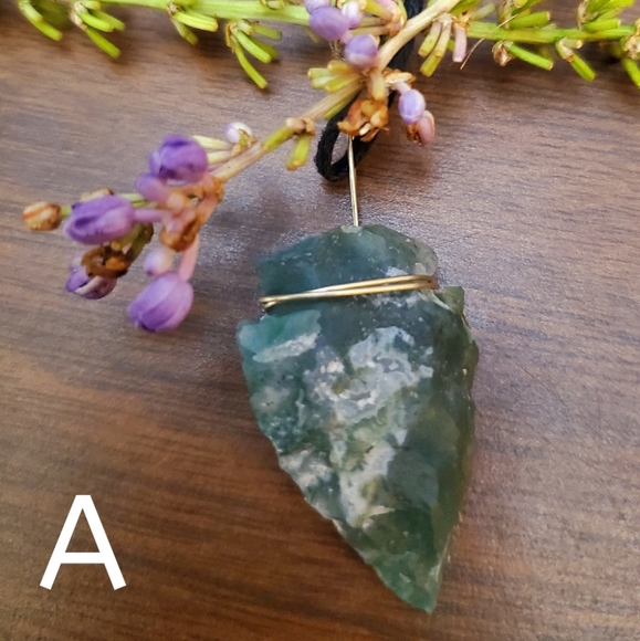 🌿 Natural Stone Arrowhead Necklace 🌿 - Picture 2 of 16